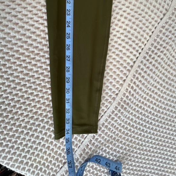 Old Navy Olive Active Leggings Size M - Picture 8 of 8